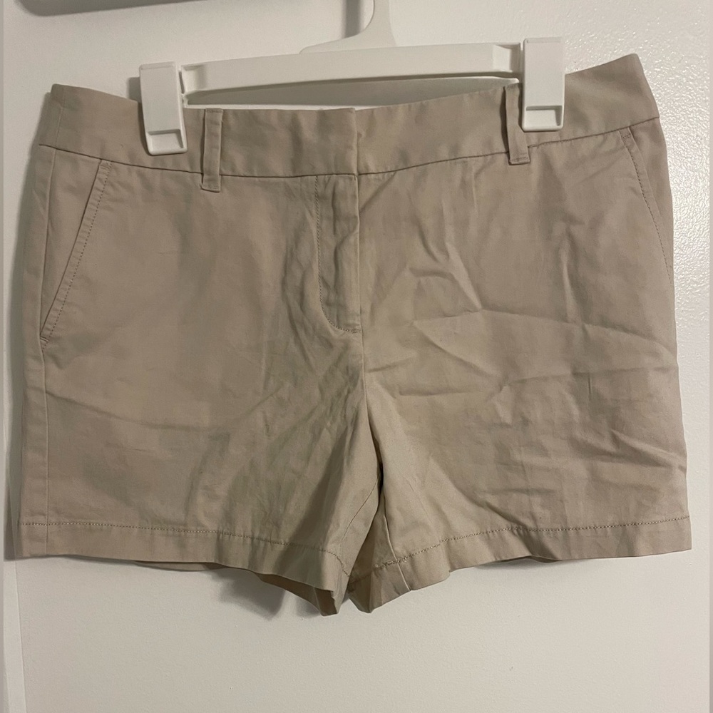 NWT. LOFT 4" SHORTS SIZE 8.